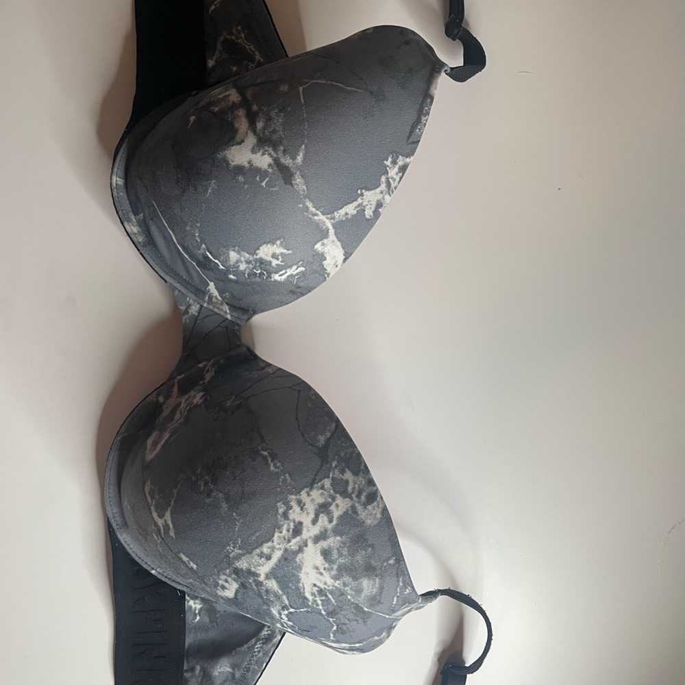 Pink Victoria’s Secret - Picture 3 of 3